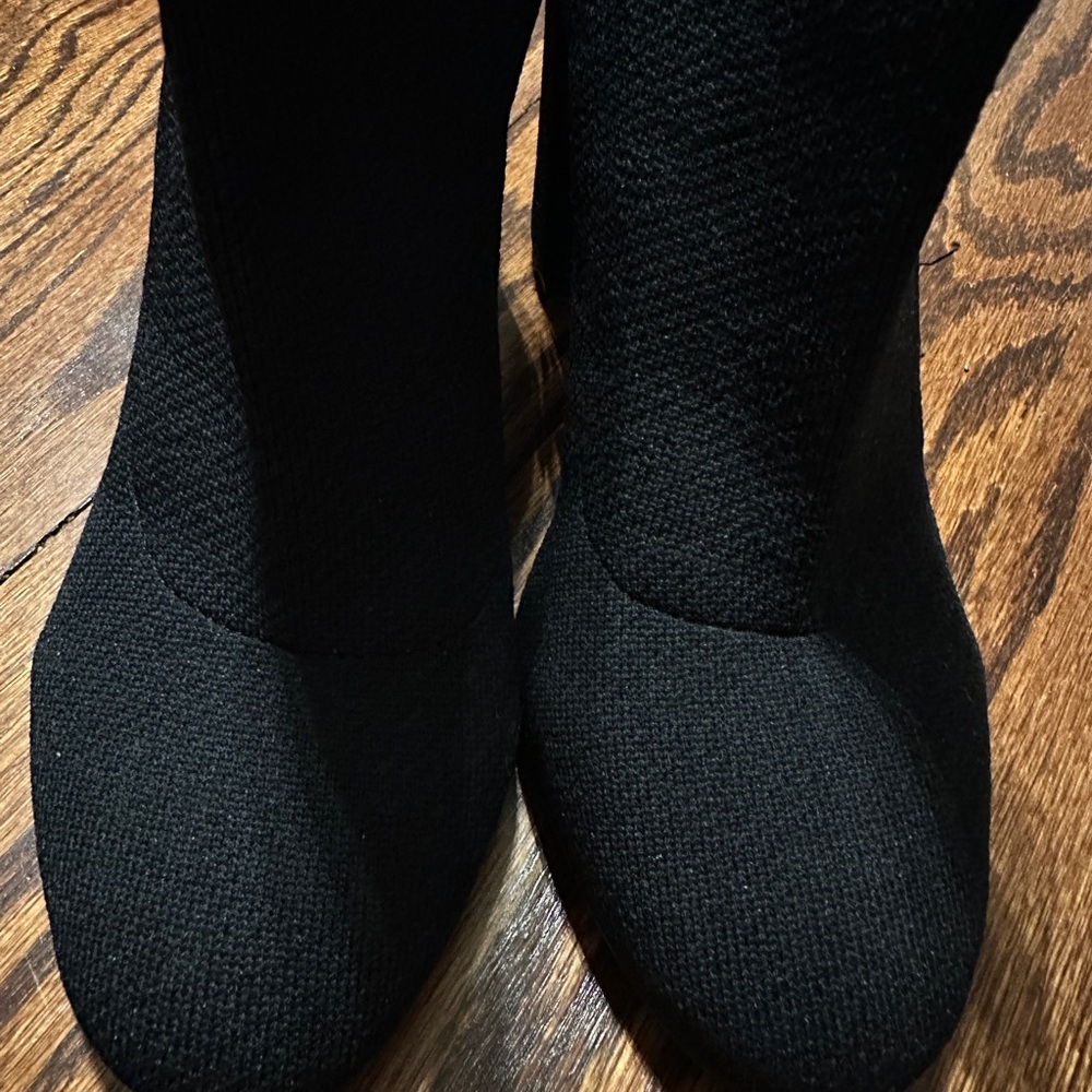 Wishbone collection Elegant Black Textured ankle Boots